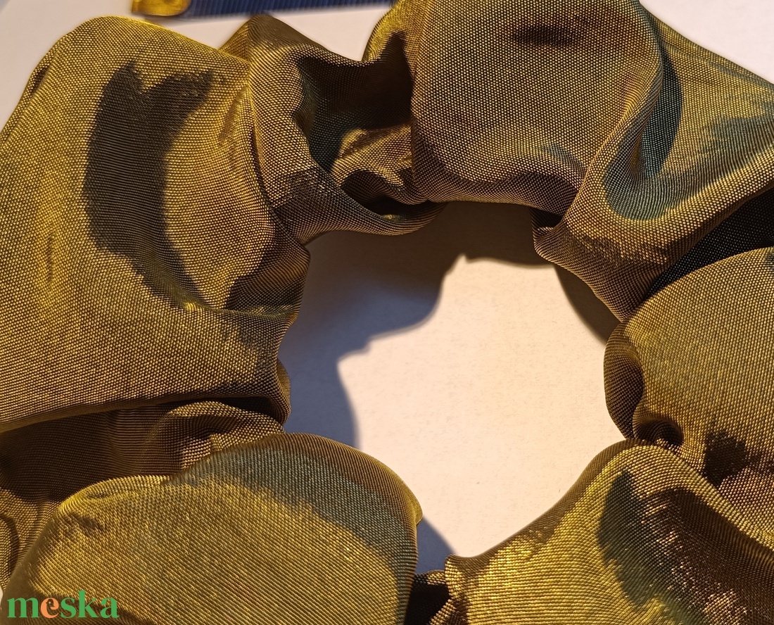 Old Money scrunchie csomag, 2 db szatén hajgumi  - ruha & divat - hajdísz & hajcsat - hajgumi - Meska.hu Old Money scrunchie csomag, 2 db szatén hajgumi  - ruha & divat - hajdísz & hajcsat - hajgumi - Meska.hu