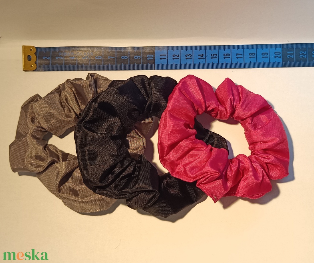 Szatén scrunchie csomag, 3 db különböző színű hajgumi  - ruha & divat - hajdísz & hajcsat - hajgumi - Meska.hu