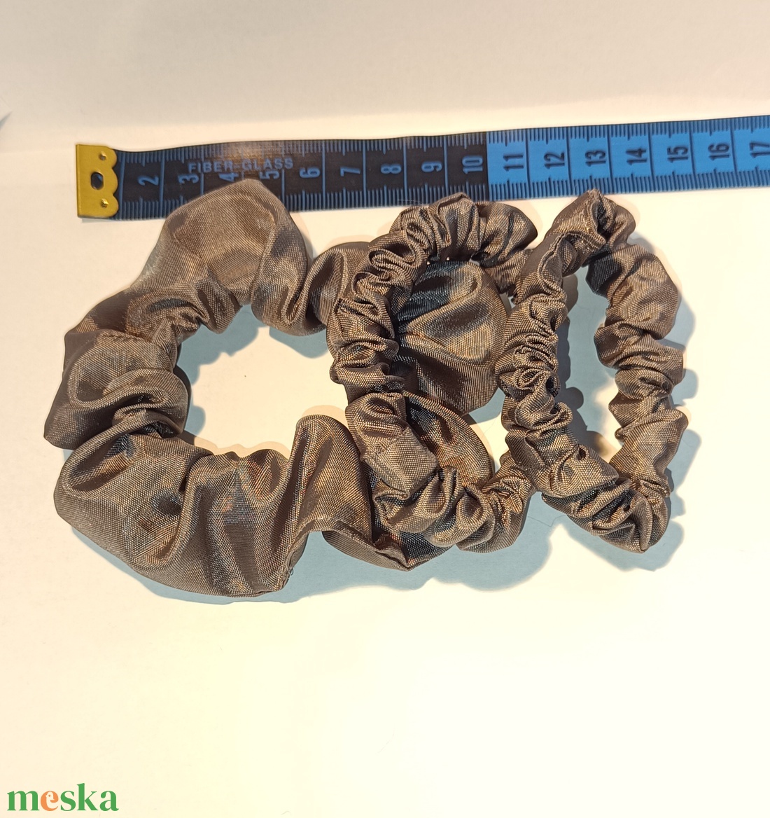 Ezüstszürke szatén scrunchie csomag, 1 db normál és 2 db vékony hajgumi  - ruha & divat - hajdísz & hajcsat - hajgumi - Meska.hu Ezüstszürke szatén scrunchie csomag, 1 db normál és 2 db vékony hajgumi  - ruha & divat - hajdísz & hajcsat - hajgumi - Meska.hu