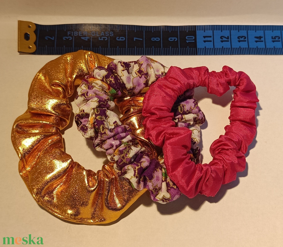 Különleges scrunchie válogatás, 1 db normál és 2 vékonyabb hajgumi  - ruha & divat - hajdísz & hajcsat - hajgumi - Meska.hu