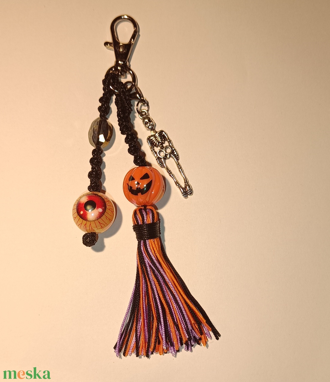 Halloween témájú 2in1 makramé táskadísz  - táska & tok - kulcstartó & táskadísz - táskadísz - Meska.hu
