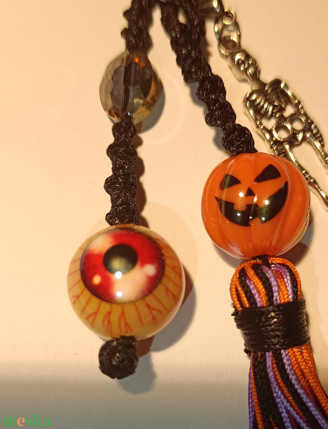 Halloween témájú 2in1 makramé táskadísz  - táska & tok - kulcstartó & táskadísz - táskadísz - Meska.hu