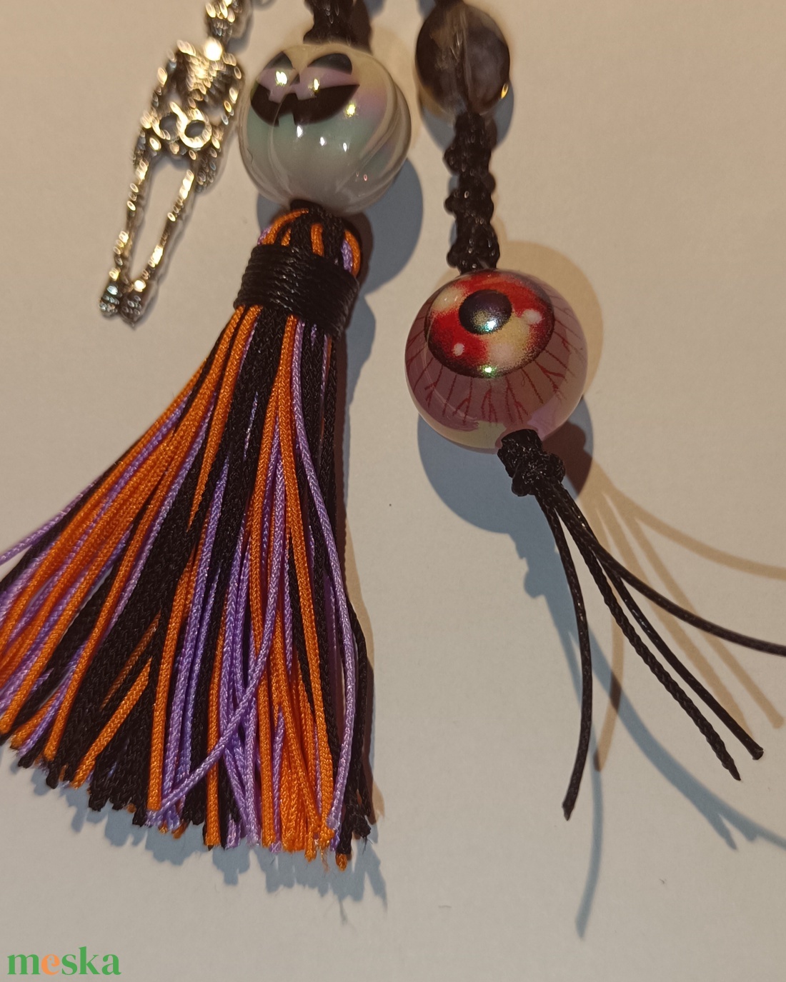 Halloween témájú 2in1 makramé táskadísz  - táska & tok - kulcstartó & táskadísz - táskadísz - Meska.hu