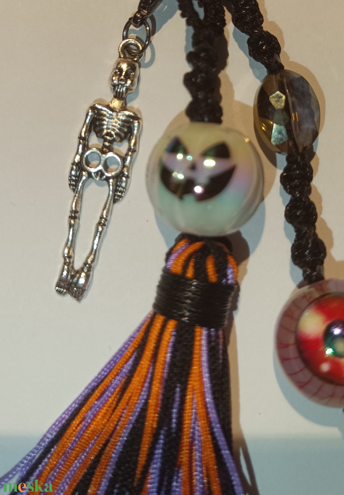 Halloween témájú 2in1 makramé táskadísz  - táska & tok - kulcstartó & táskadísz - táskadísz - Meska.hu