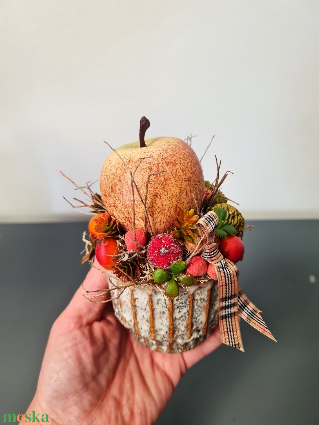 Cuki almás őszi dísz - otthon & életmód - dekoráció - virágdísz és tartó - csokor & virágdísz - Meska.hu Cuki almás őszi dísz - otthon & életmód - dekoráció - virágdísz és tartó - csokor & virágdísz - Meska.hu