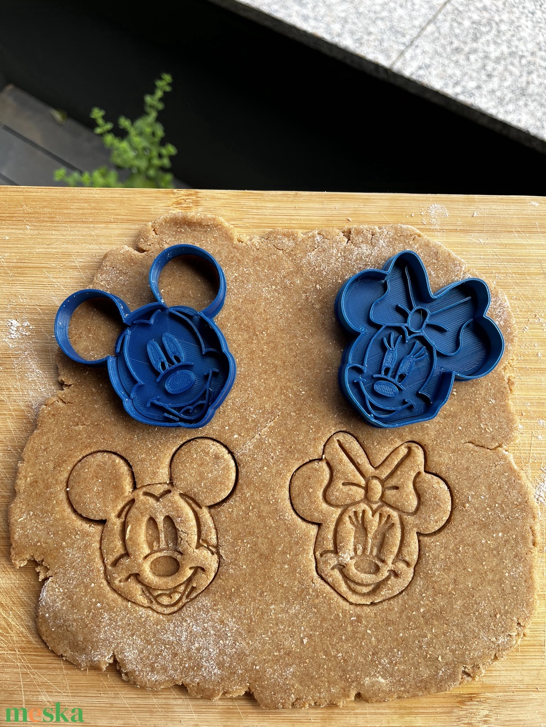 Mickey és Minnie egér mintás sütikiszúró forma egyben - otthon & életmód - konyhafelszerelés, tálalás - sütés, főzés - sütikiszúró - Meska.hu