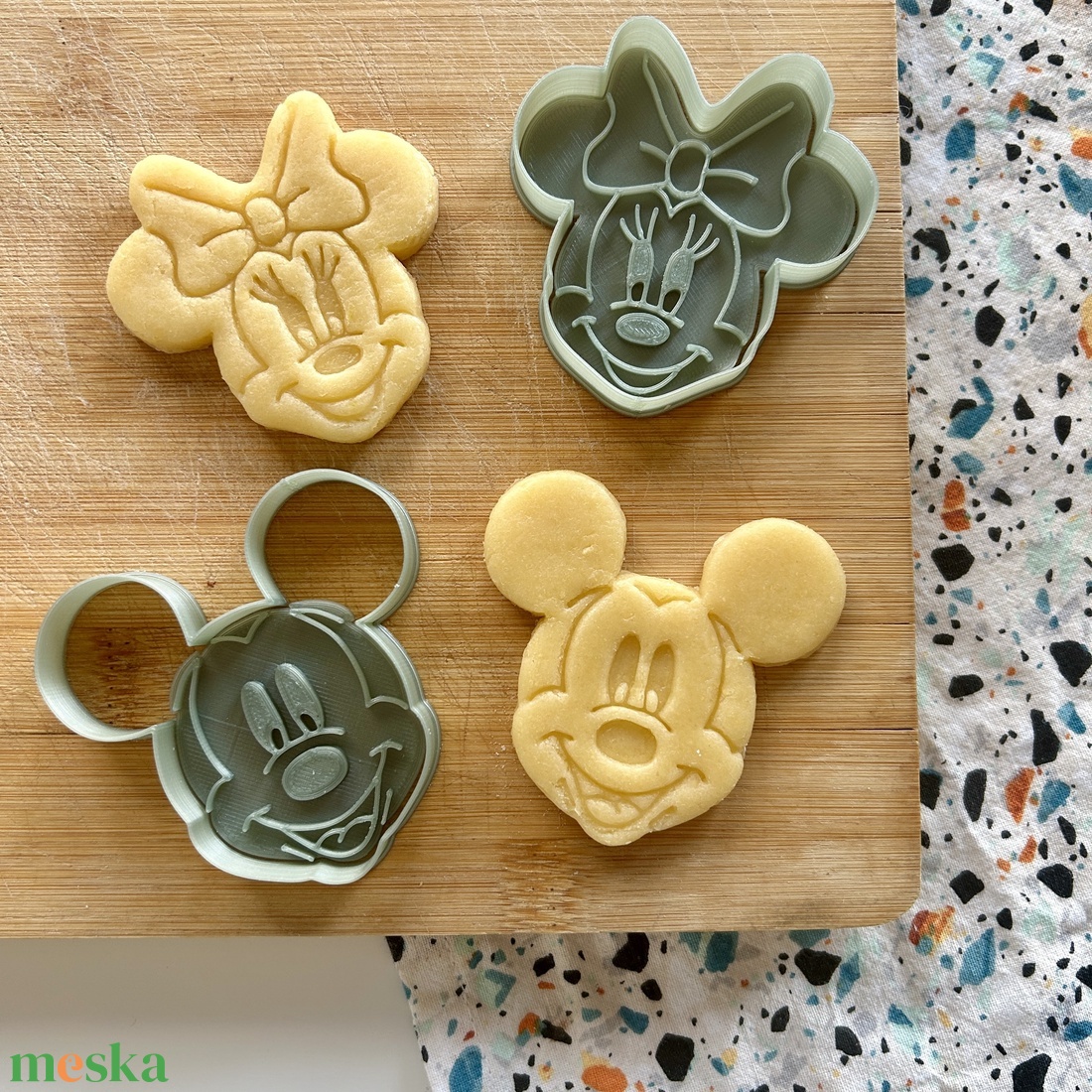 Mickey és Minnie egér mintás sütikiszúró forma egyben - otthon & életmód - konyhafelszerelés, tálalás - sütés, főzés - sütikiszúró - Meska.hu