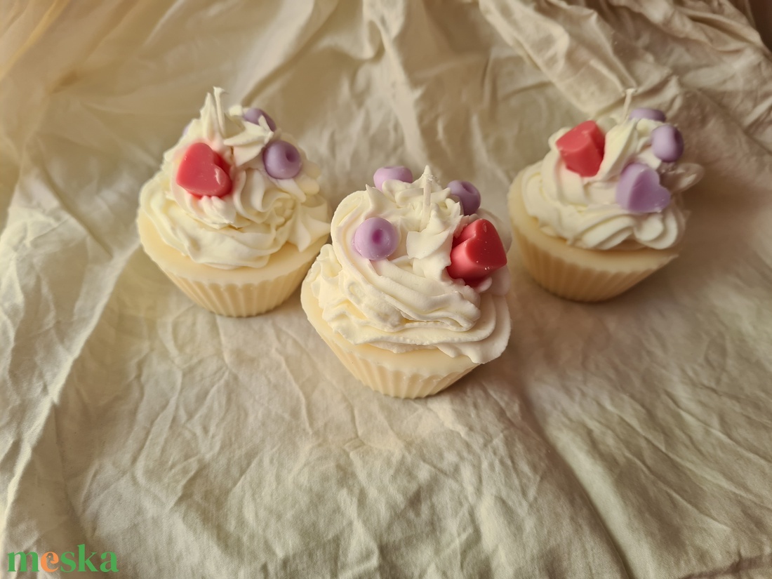 Áfonyás-vaníliás muffin gyertya - otthon & életmód - gyertya, illat, aroma - gyertya - Meska.hu Áfonyás-vaníliás muffin gyertya - otthon & életmód - gyertya, illat, aroma - gyertya - Meska.hu