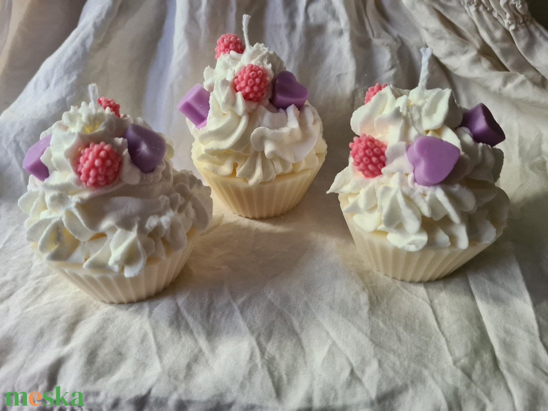 Áfonyás-vaníliás muffin gyertya - otthon & életmód - gyertya, illat, aroma - gyertya - Meska.hu Áfonyás-vaníliás muffin gyertya - otthon & életmód - gyertya, illat, aroma - gyertya - Meska.hu