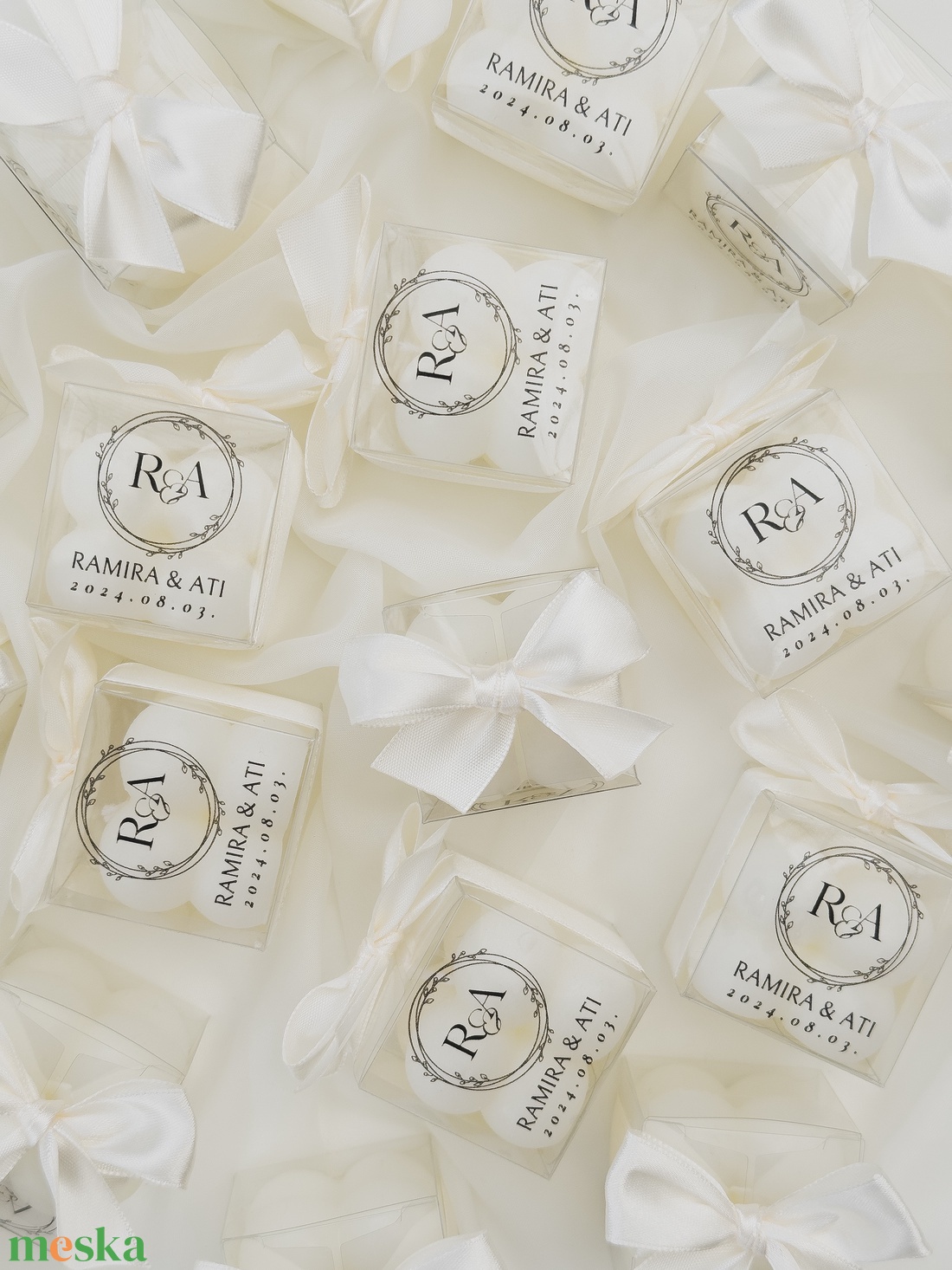 Köszönőajándék mini bubble alakú gyertyakülönlegesség esküvőre masnival és matricával/ vagy arany felirattal - esküvő - emlék & ajándék - köszönőajándék - Meska.hu