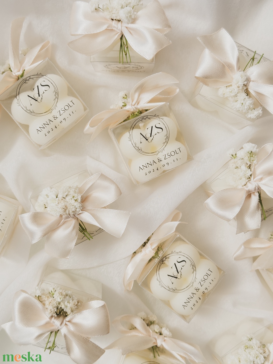 Köszönőajándék mini bubble alakú gyertyakülönlegesség esküvőre masnival és matricával/ vagy arany felirattal - esküvő - emlék & ajándék - köszönőajándék - Meska.hu
