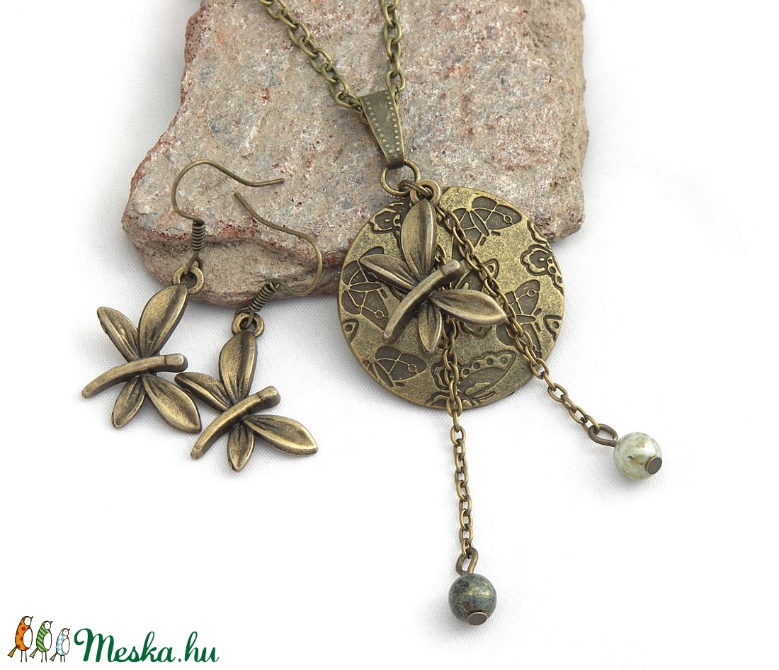 Tavaszi erdőben - Antik bronz szett szitakötővel, mohazöld színű gyöngyökkel -  - Meska.hu