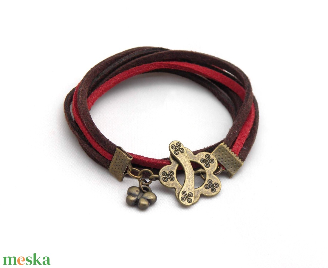 Bordó és sötétbarna színű velúrszálból készült karkötő, virág alakú kapoccsal - Verbena - ékszer - karkötő - karkötő medállal - Meska.hu