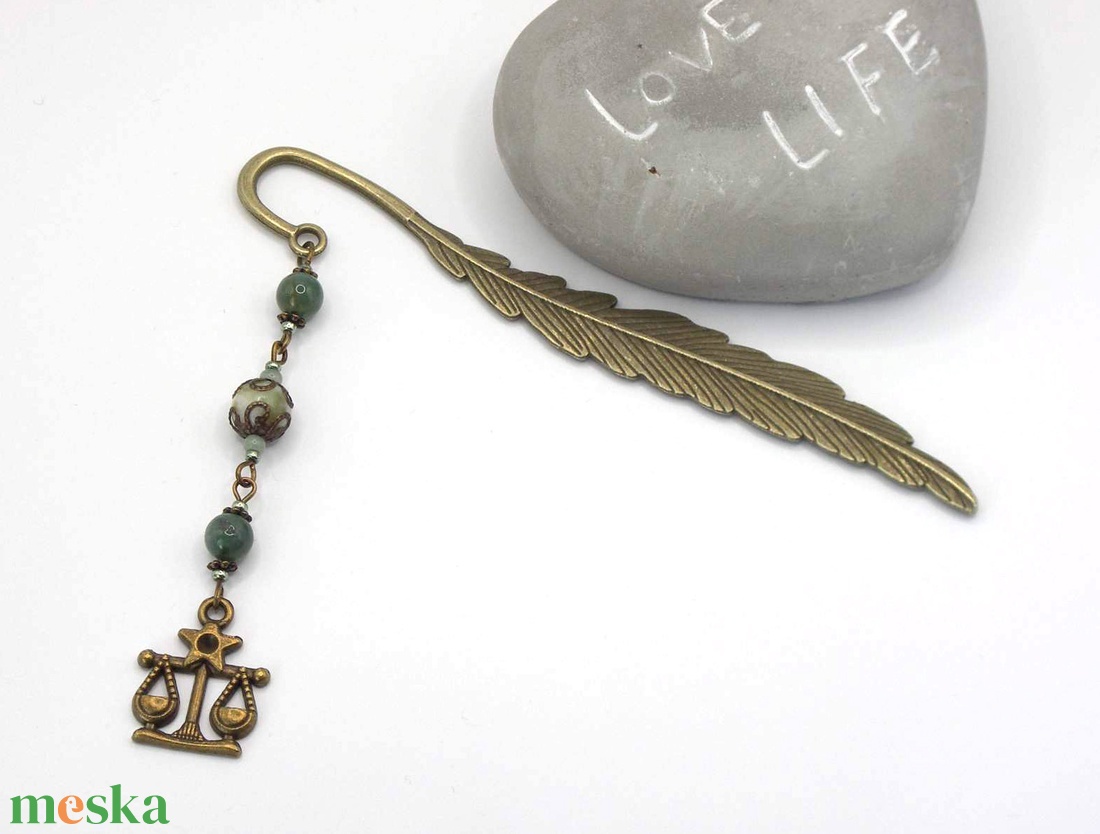 Antik bronz, toll alakú könyvjelző zöld színű achát és kínai jáde ásványgyöngyökkel, horoszkópos függővel - Mérleg - ékszer - nyaklánc - medálos nyaklánc - Meska.hu