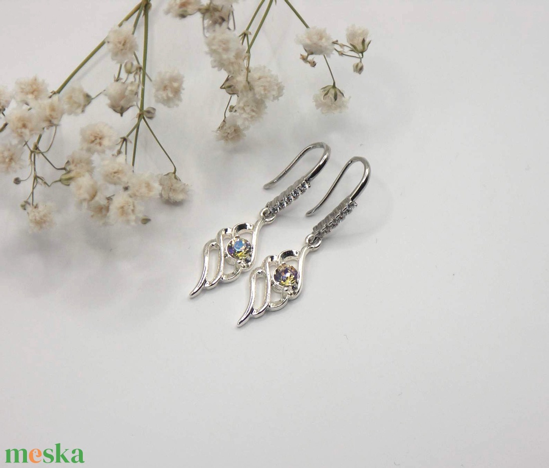 Gyémánt csillogású Swarovski kristályos, egyedi készítésú, angyalszárny formájú fülbevaló - Paradise - ékszer - fülbevaló - lógó fülbevaló - Meska.hu Gyémánt csillogású Swarovski kristályos, egyedi készítésú, angyalszárny formájú fülbevaló - Paradise - ékszer - fülbevaló - lógó fülbevaló - Meska.hu