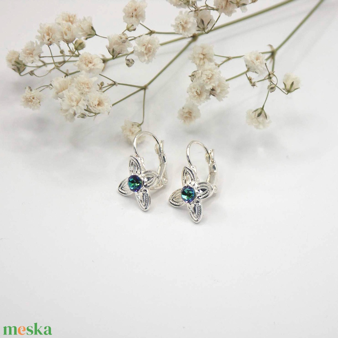 Sötétkék Swarovski kristályos, egyedi készítésú, damaszk virág formájú fülbevaló - Persian - ékszer - fülbevaló - lógó fülbevaló - Meska.hu Sötétkék Swarovski kristályos, egyedi készítésú, damaszk virág formájú fülbevaló - Persian - ékszer - fülbevaló - lógó fülbevaló - Meska.hu