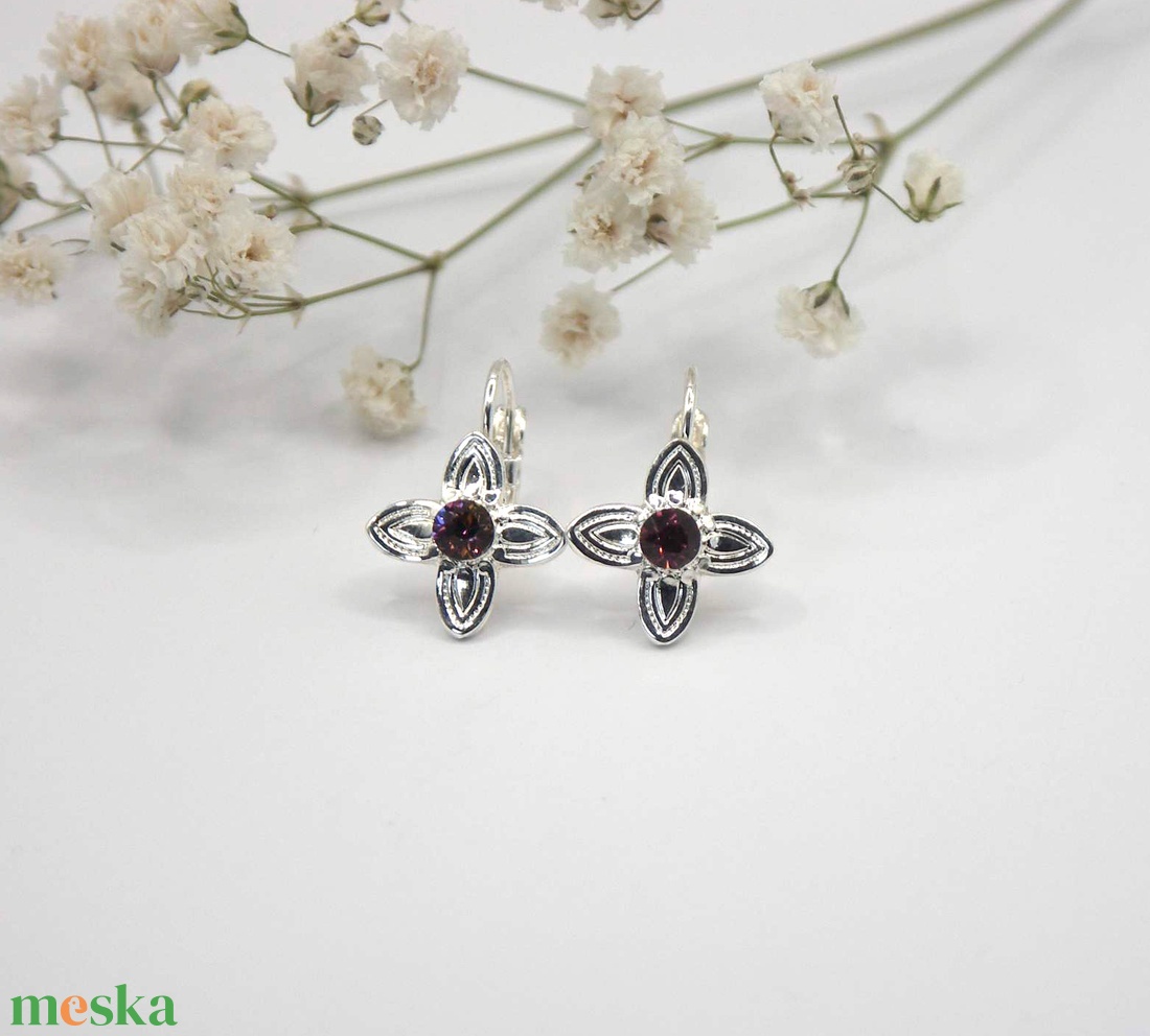 Vörös színű Swarovski kristályos, egyedi készítésú, damaszk virág formájú fülbevaló - Rubine - ékszer - fülbevaló - lógó fülbevaló - Meska.hu Vörös színű Swarovski kristályos, egyedi készítésú, damaszk virág formájú fülbevaló - Rubine - ékszer - fülbevaló - lógó fülbevaló - Meska.hu