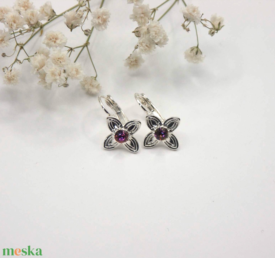 Vörös színű Swarovski kristályos, egyedi készítésú, damaszk virág formájú fülbevaló - Rubine - ékszer - fülbevaló - lógó fülbevaló - Meska.hu Vörös színű Swarovski kristályos, egyedi készítésú, damaszk virág formájú fülbevaló - Rubine - ékszer - fülbevaló - lógó fülbevaló - Meska.hu