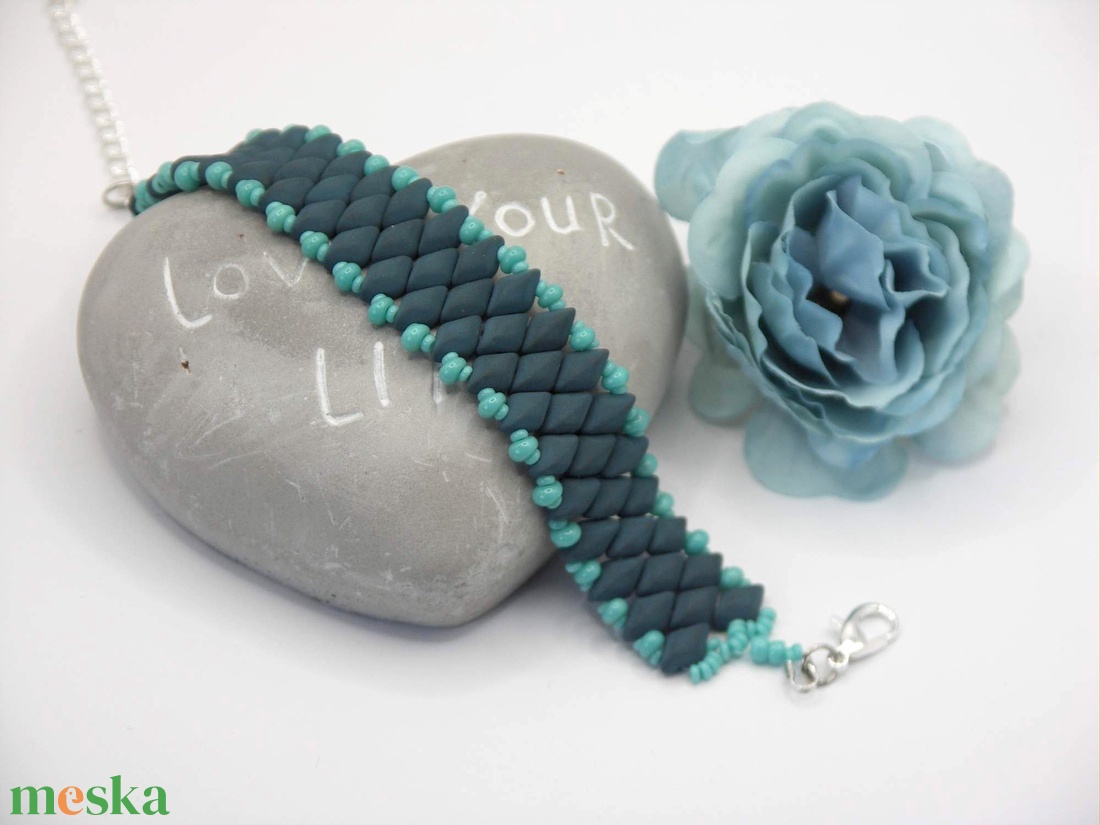 Fűzött karkötő matt, bársonyos kék üveggyöngyökből � Teal Velvet - ékszer - karkötő - gyöngyös karkötő - Meska.hu