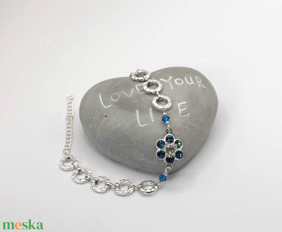 Swarovski kristályos, egyedi készítésú, virág alakú medálos karkötő  Nefelejcs - ékszer - karkötő - karkötő medállal - Meska.hu