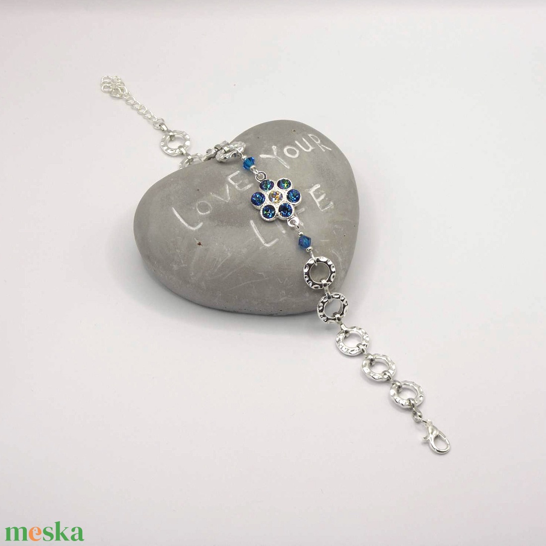 Swarovski kristályos, egyedi készítésú, virág alakú medálos karkötő  Nefelejcs - ékszer - karkötő - karkötő medállal - Meska.hu
