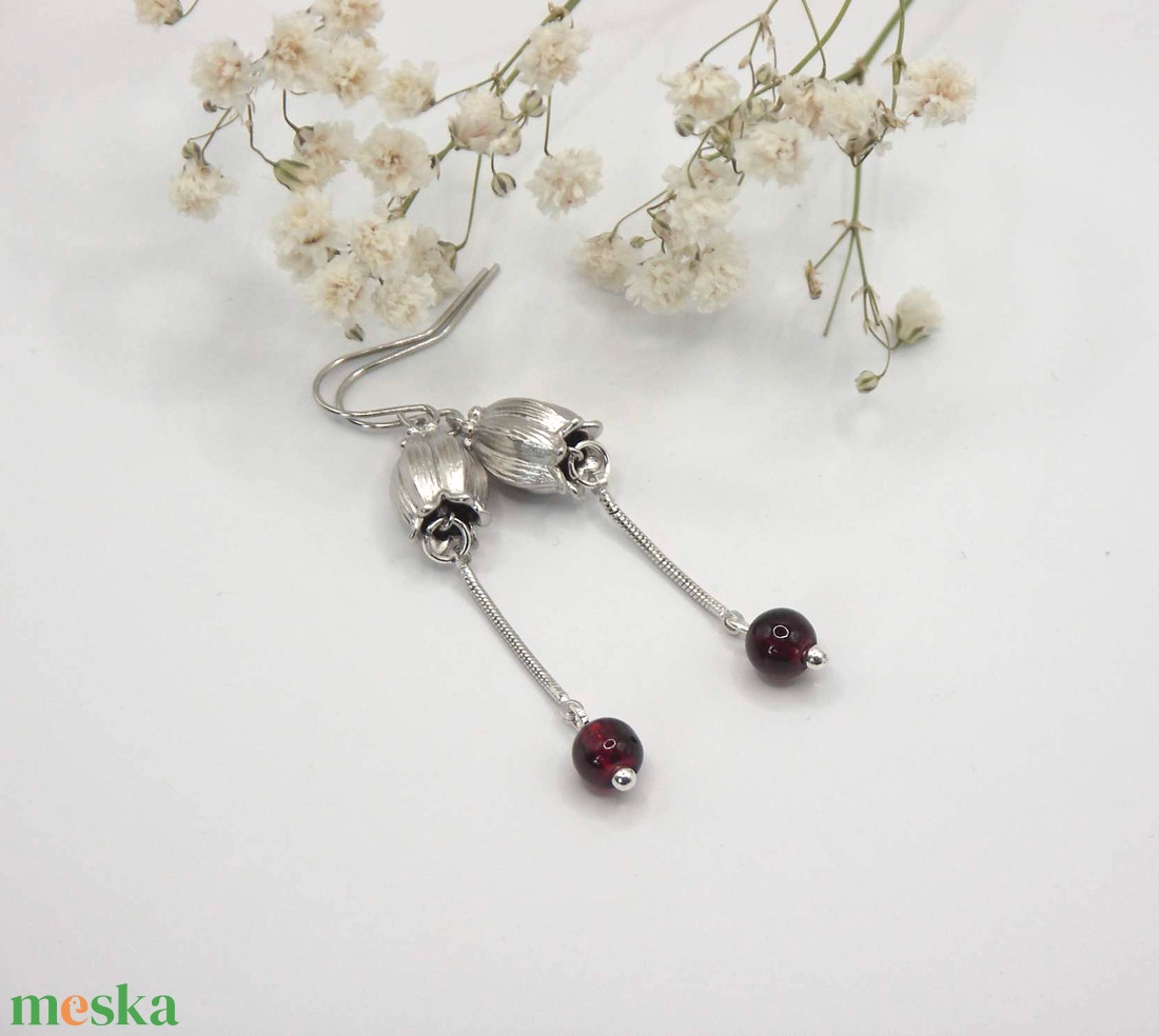 Virág formájú függő gránát ásványgyöngyökkel  Bordó gyöngyvirág - ékszer - fülbevaló - lógó fülbevaló - Meska.hu