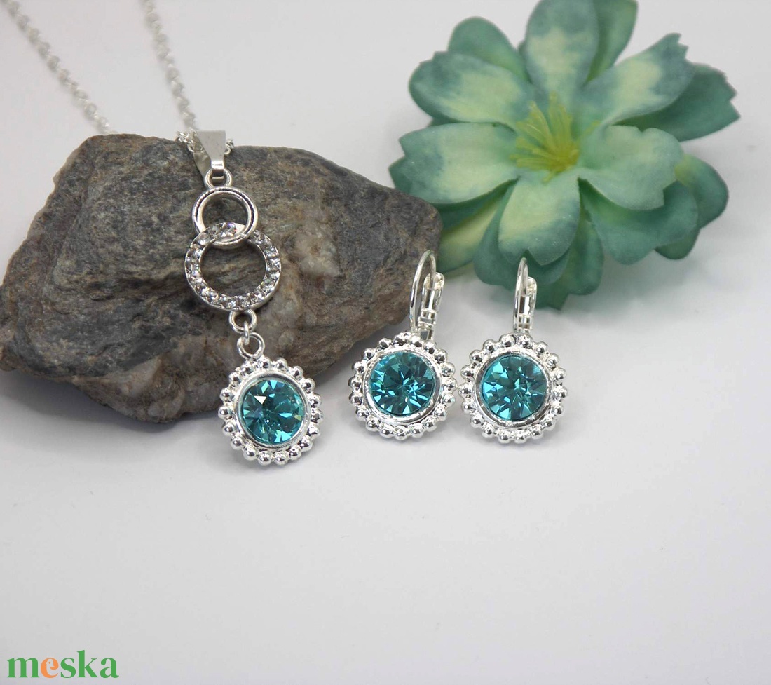 Swarovski kristályos, egyedi készítésú, bogyós szélű, kerek fülbevaló  Aquamarine - ékszer - fülbevaló - lógós kerek fülbevaló - Meska.hu