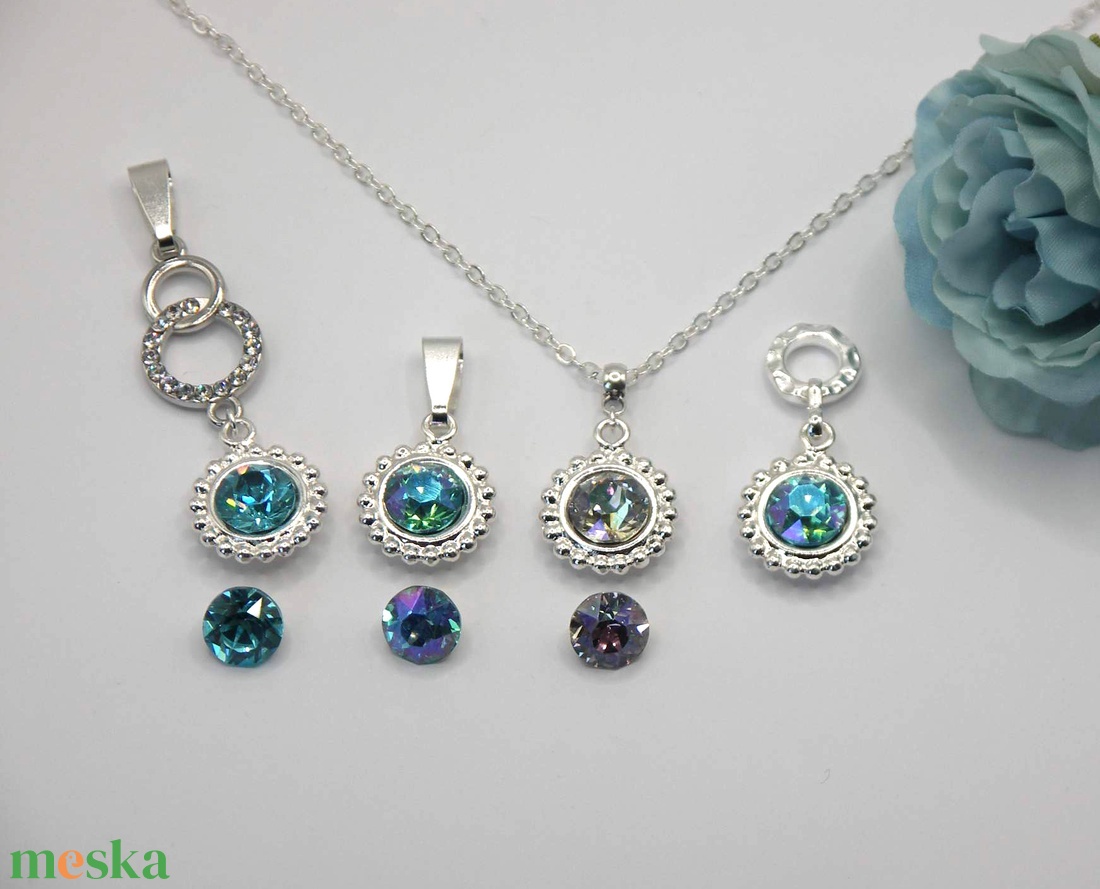 Swarovski kristályos, egyedi készítésú, bogyós szélű, kerek medálos nyaklánc  Választható színnel (2) és rögzítéssel(4) - ékszer - nyaklánc - medálos nyaklánc - Meska.hu