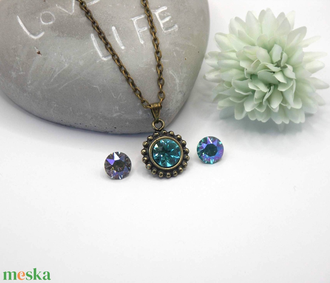 Swarovski kristályos, egyedi készítésú, bogyós szélű, kerek medálos nyaklánc Választható kristállyal, rögzítéssel - ékszer - nyaklánc - medálos nyaklánc - Meska.hu Swarovski kristályos, egyedi készítésú, bogyós szélű, kerek medálos nyaklánc Választható kristállyal, rögzítéssel - ékszer - nyaklánc - medálos nyaklánc - Meska.hu