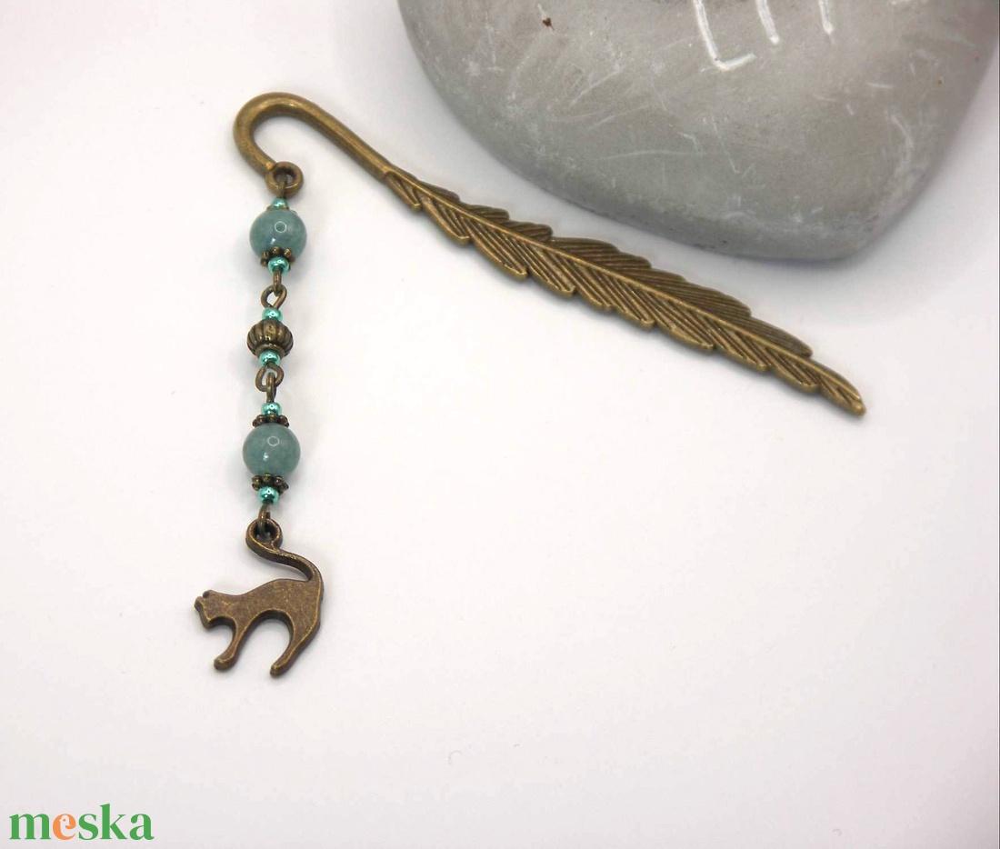 AJÁNDÉK csomagolás! Antik bronz, toll alakú könyvjelző aquamarine ásványgyöngyökkel, macska alakú függővel Cirmos - könyv & zene - könyvjelző - Meska.hu AJÁNDÉK csomagolás! Antik bronz, toll alakú könyvjelző aquamarine ásványgyöngyökkel, macska alakú függővel Cirmos - könyv & zene - könyvjelző - Meska.hu