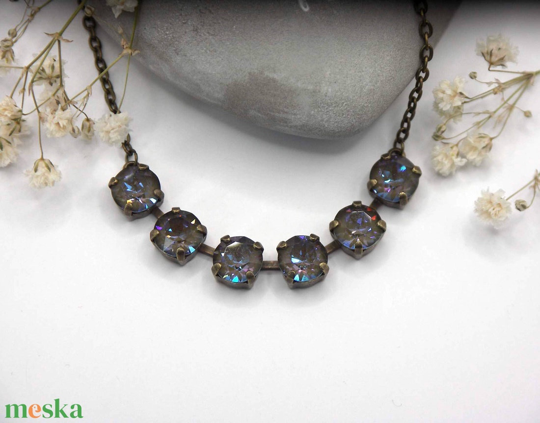 Barnás-kékes-lilás Swarovski kristályokkal készült antik bronz színű nyaklánc - Északi fény - ékszer - nyaklánc - gyöngyös nyaklánc - Meska.hu Barnás-kékes-lilás Swarovski kristályokkal készült antik bronz színű nyaklánc - Északi fény - ékszer - nyaklánc - gyöngyös nyaklánc - Meska.hu