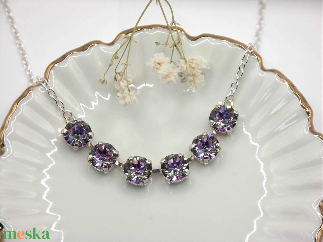 Lilás-gyémántos csillogású Swarovski kristályokkal készült ezüst színű nyaklánc - Mystic - ékszer - nyaklánc - statement nyaklánc - Meska.hu Lilás-gyémántos csillogású Swarovski kristályokkal készült ezüst színű nyaklánc - Mystic - ékszer - nyaklánc - statement nyaklánc - Meska.hu