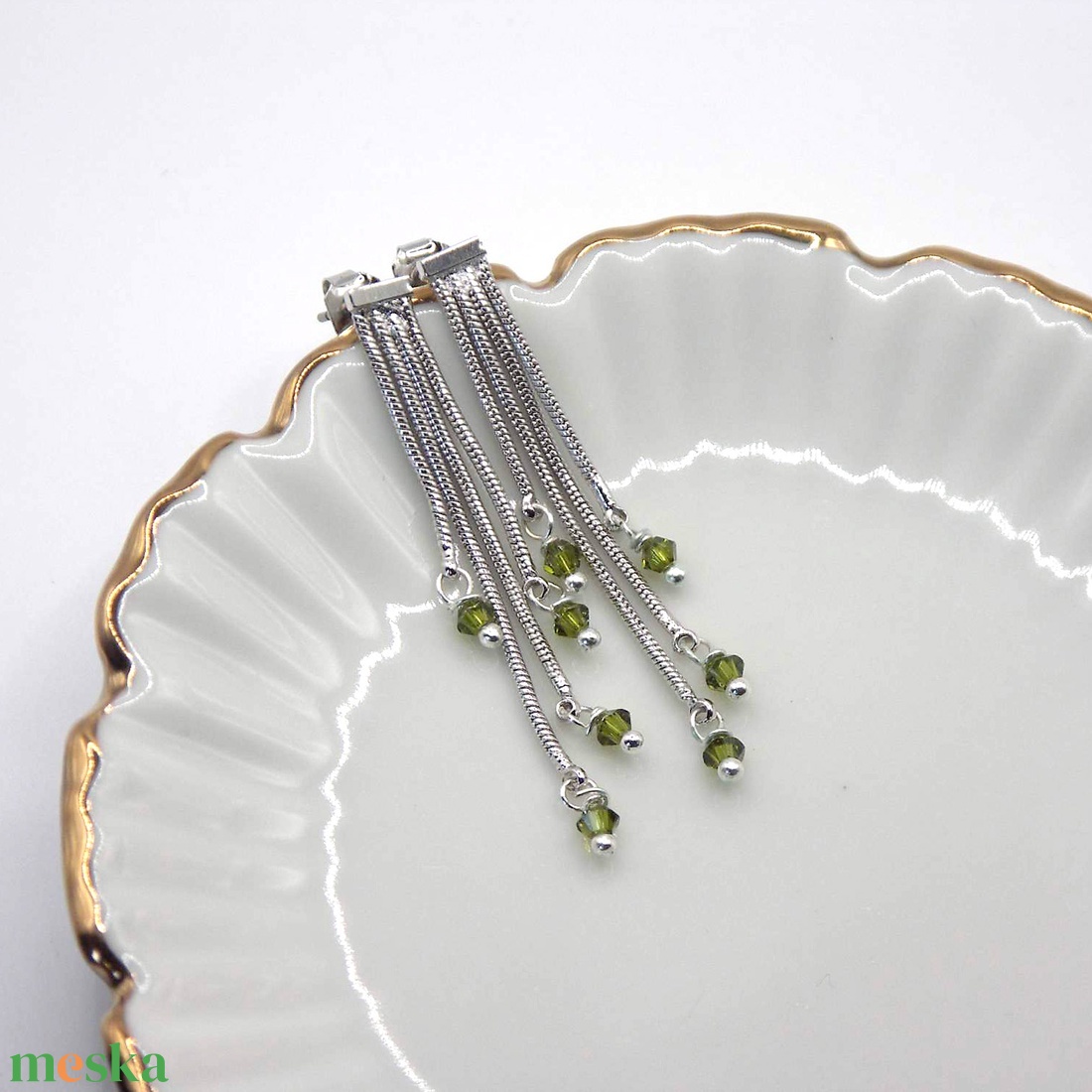 Olivazöld színű Swarovski gyöngyökkel készült többszálas, lógós fülbevaló - Vízesés - ékszer - fülbevaló - lógó fülbevaló - Meska.hu Olivazöld színű Swarovski gyöngyökkel készült többszálas, lógós fülbevaló - Vízesés - ékszer - fülbevaló - lógó fülbevaló - Meska.hu