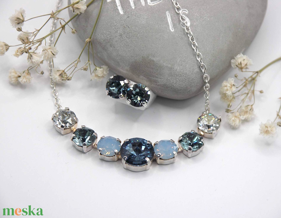 Többféle kék színű Swarovski kristályokkal készült nyaklánc és fülbevaló szett - Jégkirálynő - ékszer - ékszerszett - Meska.hu Többféle kék színű Swarovski kristályokkal készült nyaklánc és fülbevaló szett - Jégkirálynő - ékszer - ékszerszett - Meska.hu