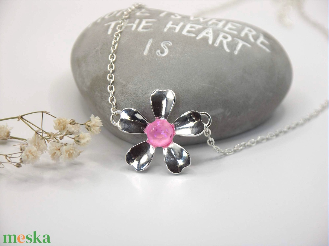 Rózsaszín Swarovski kristályos, virág alakú ezüst medál, nyaklánccal Bloom - ékszer - nyaklánc - medálos nyaklánc - Meska.hu Rózsaszín Swarovski kristályos, virág alakú ezüst medál, nyaklánccal Bloom - ékszer - nyaklánc - medálos nyaklánc - Meska.hu