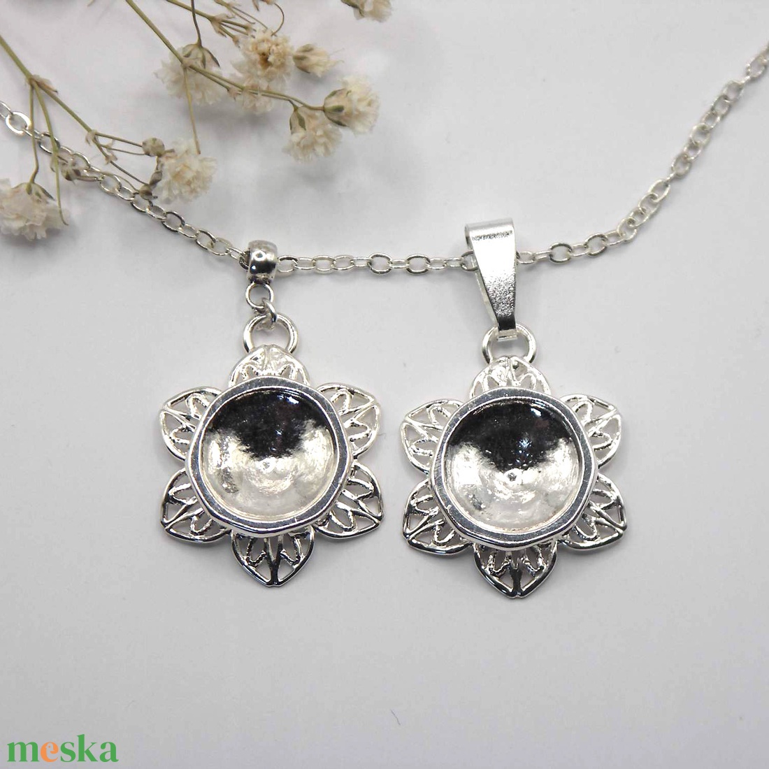 Swarovski kristályos nyaklánc, egyedi készítésú, virág formájú medállal, választható színű kristállyal - ékszer - nyaklánc - medálos nyaklánc - Meska.hu Swarovski kristályos nyaklánc, egyedi készítésú, virág formájú medállal, választható színű kristállyal - ékszer - nyaklánc - medálos nyaklánc - Meska.hu