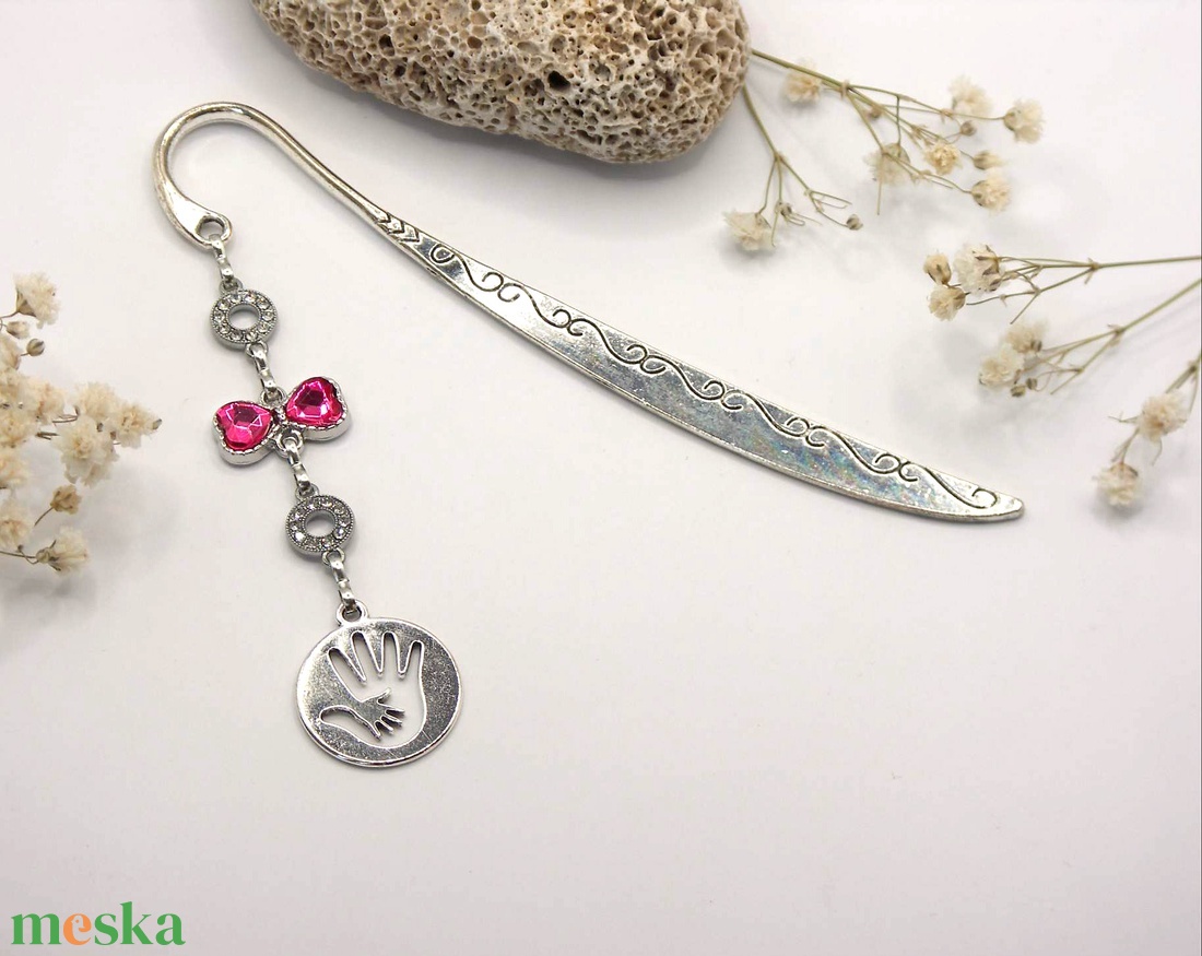 AJÁNDÉK csomagolás! Könyvjelző pink masnival, cirkóniás összekötővel, kezeket formázó függővel Mama - könyv & zene - könyvjelző - Meska.hu AJÁNDÉK csomagolás! Könyvjelző pink masnival, cirkóniás összekötővel, kezeket formázó függővel Mama - könyv & zene - könyvjelző - Meska.hu