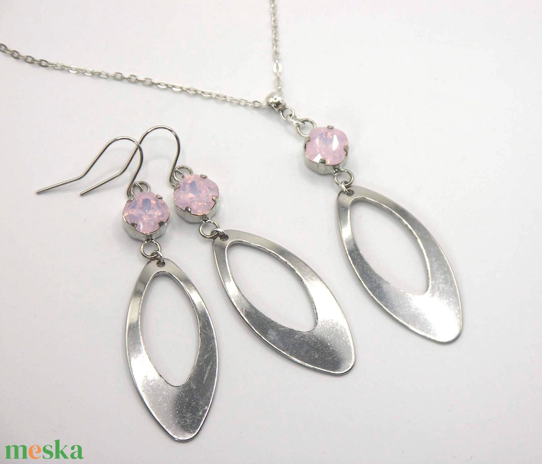 Ékszerszett halvány rózsaszín Swarovski kristályokkal, ovális nemesacél függővel - ékszer - ékszerszett - Meska.hu Ékszerszett halvány rózsaszín Swarovski kristályokkal, ovális nemesacél függővel - ékszer - ékszerszett - Meska.hu
