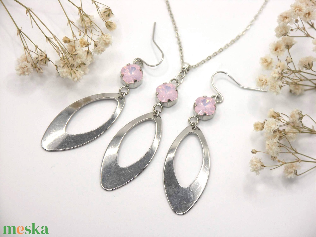 Ékszerszett halvány rózsaszín Swarovski kristályokkal, ovális nemesacél függővel - ékszer - ékszerszett - Meska.hu Ékszerszett halvány rózsaszín Swarovski kristályokkal, ovális nemesacél függővel - ékszer - ékszerszett - Meska.hu