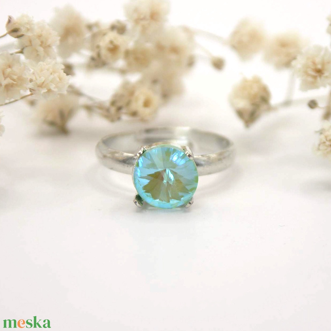 Ékszerszett türkizbe hajló, élénk világoszöld Swarovski kristályokkal, hosszúkás függővel - ékszer - ékszerszett - Meska.hu Ékszerszett türkizbe hajló, élénk világoszöld Swarovski kristályokkal, hosszúkás függővel - ékszer - ékszerszett - Meska.hu