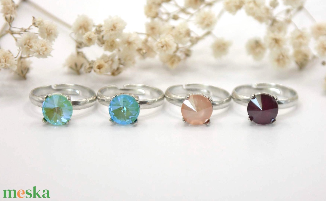 Swarovski kristályos egyköves gyűrű 8 mm-es, Rivoli csiszolású kristállyal Választható színben - ékszer - gyűrű - kerek gyűrű - Meska.hu Swarovski kristályos egyköves gyűrű 8 mm-es, Rivoli csiszolású kristállyal Választható színben - ékszer - gyűrű - kerek gyűrű - Meska.hu