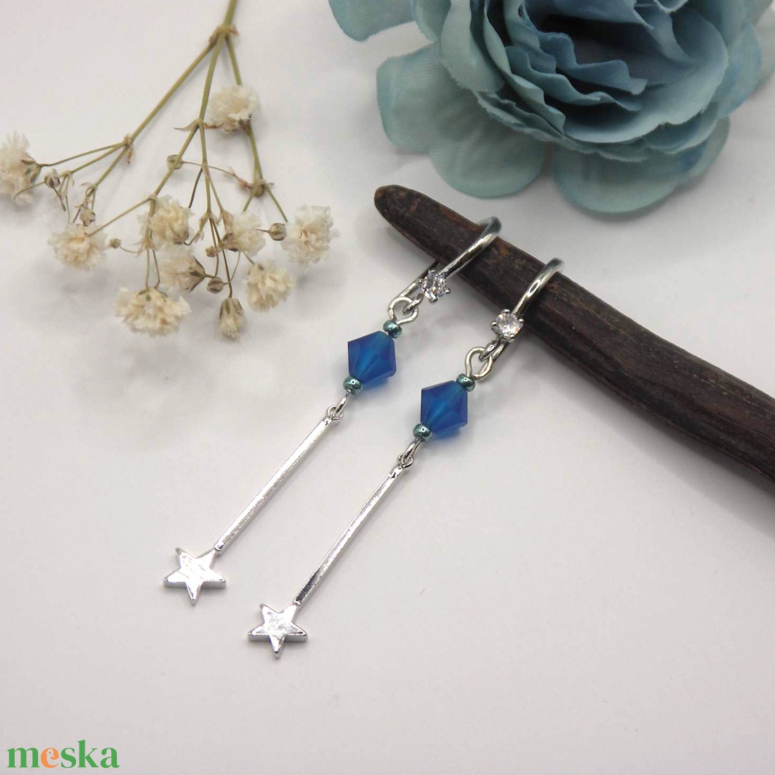 Királykék színű Swarovski gyönggyel és hosszabb, csillag végű függővel készült fülbevaló - ékszer - fülbevaló - lógó fülbevaló - Meska.hu Királykék színű Swarovski gyönggyel és hosszabb, csillag végű függővel készült fülbevaló - ékszer - fülbevaló - lógó fülbevaló - Meska.hu