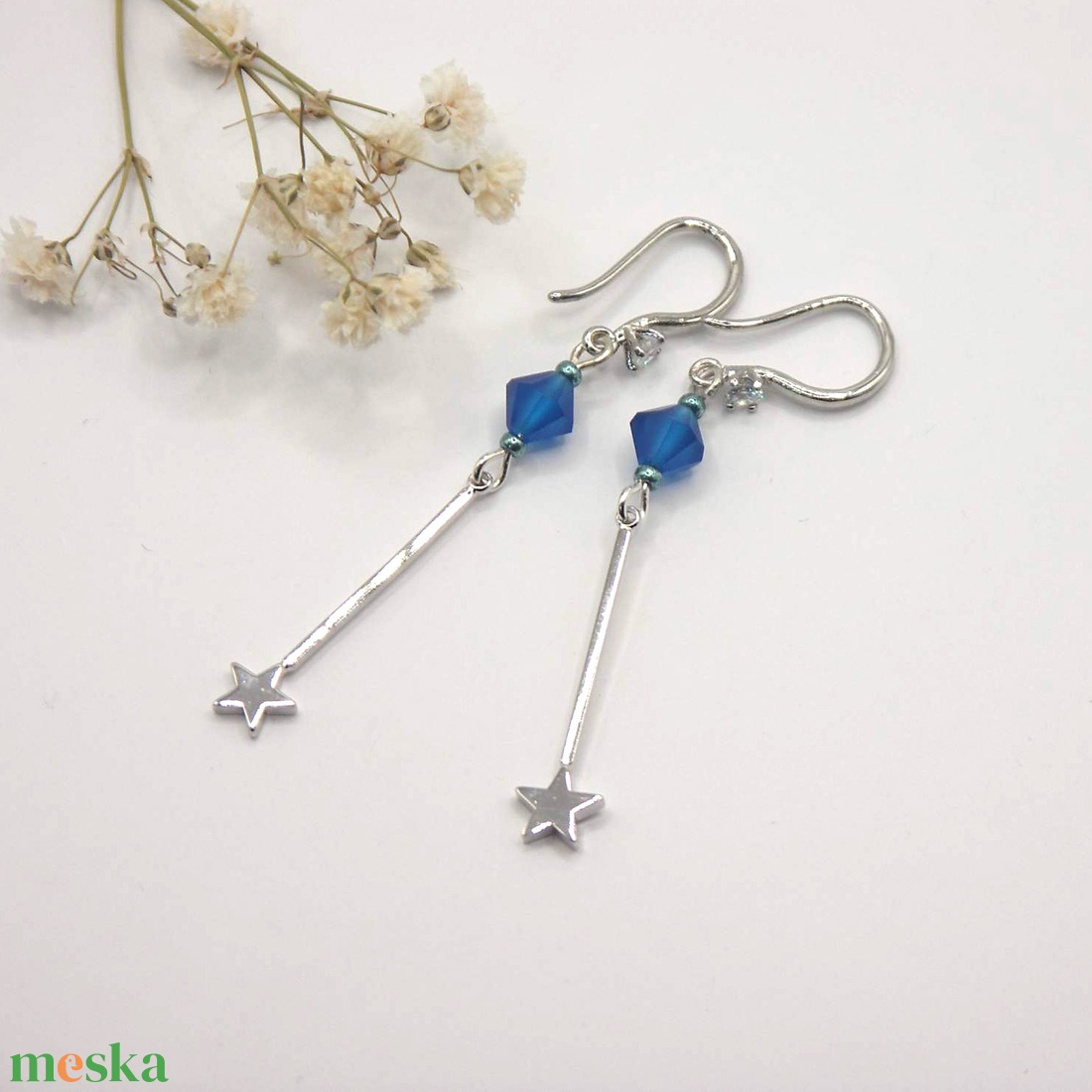 Királykék színű Swarovski gyönggyel és hosszabb, csillag végű függővel készült fülbevaló - ékszer - fülbevaló - lógó fülbevaló - Meska.hu Királykék színű Swarovski gyönggyel és hosszabb, csillag végű függővel készült fülbevaló - ékszer - fülbevaló - lógó fülbevaló - Meska.hu