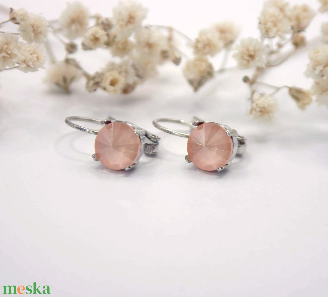 Ékszerszett púderes-barack színű Swarovski kristályokkal: medál, fülbevaló és gyűrű (díszdoboz csomagolással) - ékszer - ékszerszett - Meska.hu Ékszerszett púderes-barack színű Swarovski kristályokkal: medál, fülbevaló és gyűrű (díszdoboz csomagolással) - ékszer - ékszerszett - Meska.hu