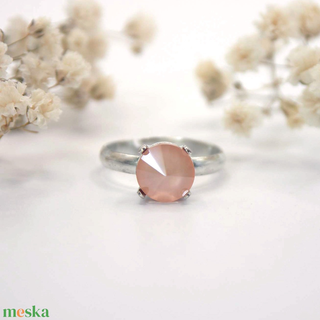 Ékszerszett púderes-barack színű Swarovski kristályokkal: medál, fülbevaló és gyűrű (díszdoboz csomagolással) - ékszer - ékszerszett - Meska.hu Ékszerszett púderes-barack színű Swarovski kristályokkal: medál, fülbevaló és gyűrű (díszdoboz csomagolással) - ékszer - ékszerszett - Meska.hu