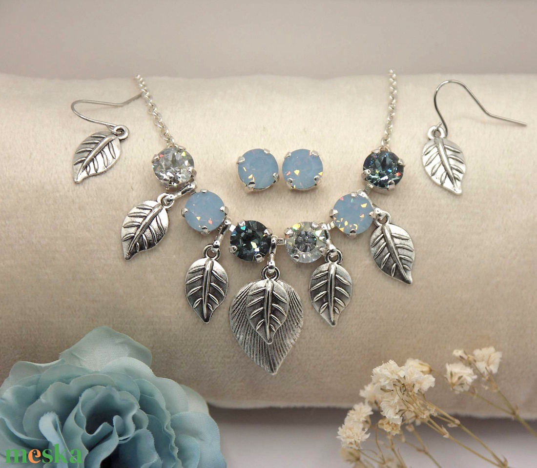 Többféle kék árnyalatú Swarovski kristályokkal készült nyaklánc és fülbevaló szett (2 pár fülbevalóval) - Kékes árnyak - ékszer - ékszerszett - Meska.hu Többféle kék árnyalatú Swarovski kristályokkal készült nyaklánc és fülbevaló szett (2 pár fülbevalóval) - Kékes árnyak - ékszer - ékszerszett - Meska.hu