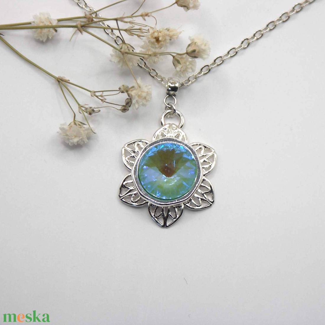Swarovski kristályos nyaklánc, egyedi készítésú, virág formájú medállal, választható színű kristállyal - ékszer - nyaklánc - medálos nyaklánc - Meska.hu