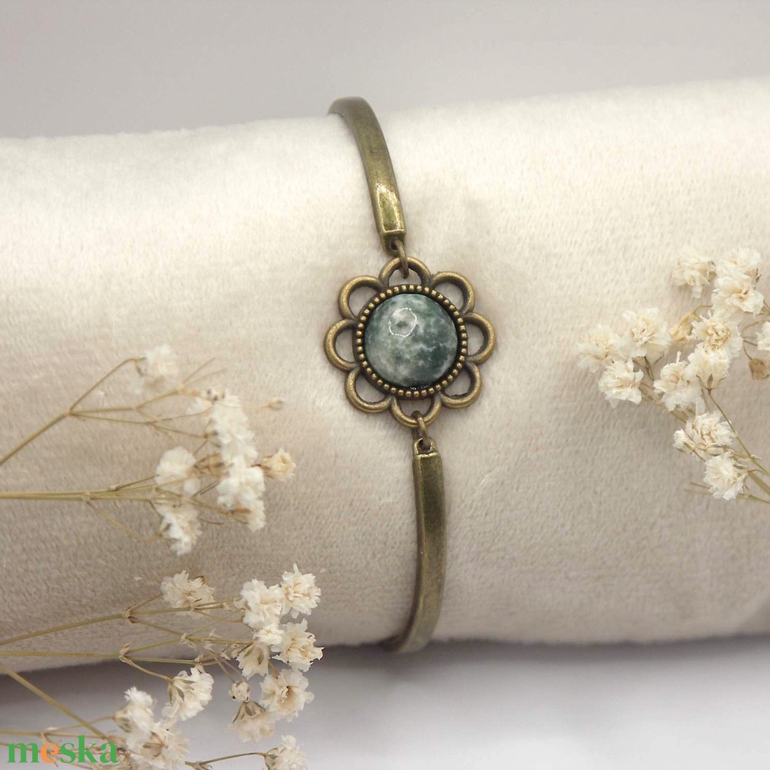 Virág formájú, zöldes-márványos kaboson, bronz színű karkötőn Marble - ékszer - karkötő - karperec - Meska.hu Virág formájú, zöldes-márványos kaboson, bronz színű karkötőn Marble - ékszer - karkötő - karperec - Meska.hu