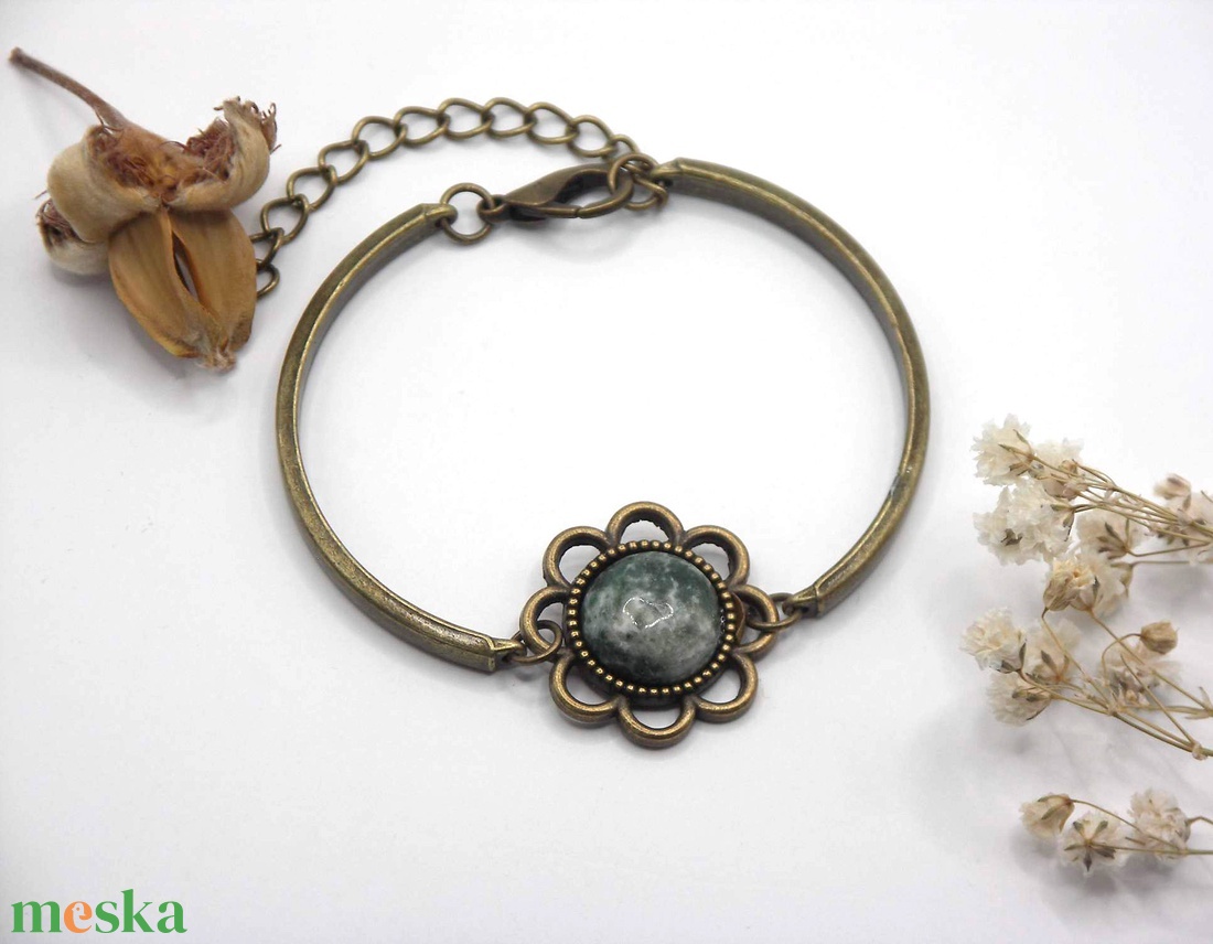 Virág formájú, zöldes-márványos kaboson, bronz színű karkötőn Marble - ékszer - karkötő - karperec - Meska.hu Virág formájú, zöldes-márványos kaboson, bronz színű karkötőn Marble - ékszer - karkötő - karperec - Meska.hu