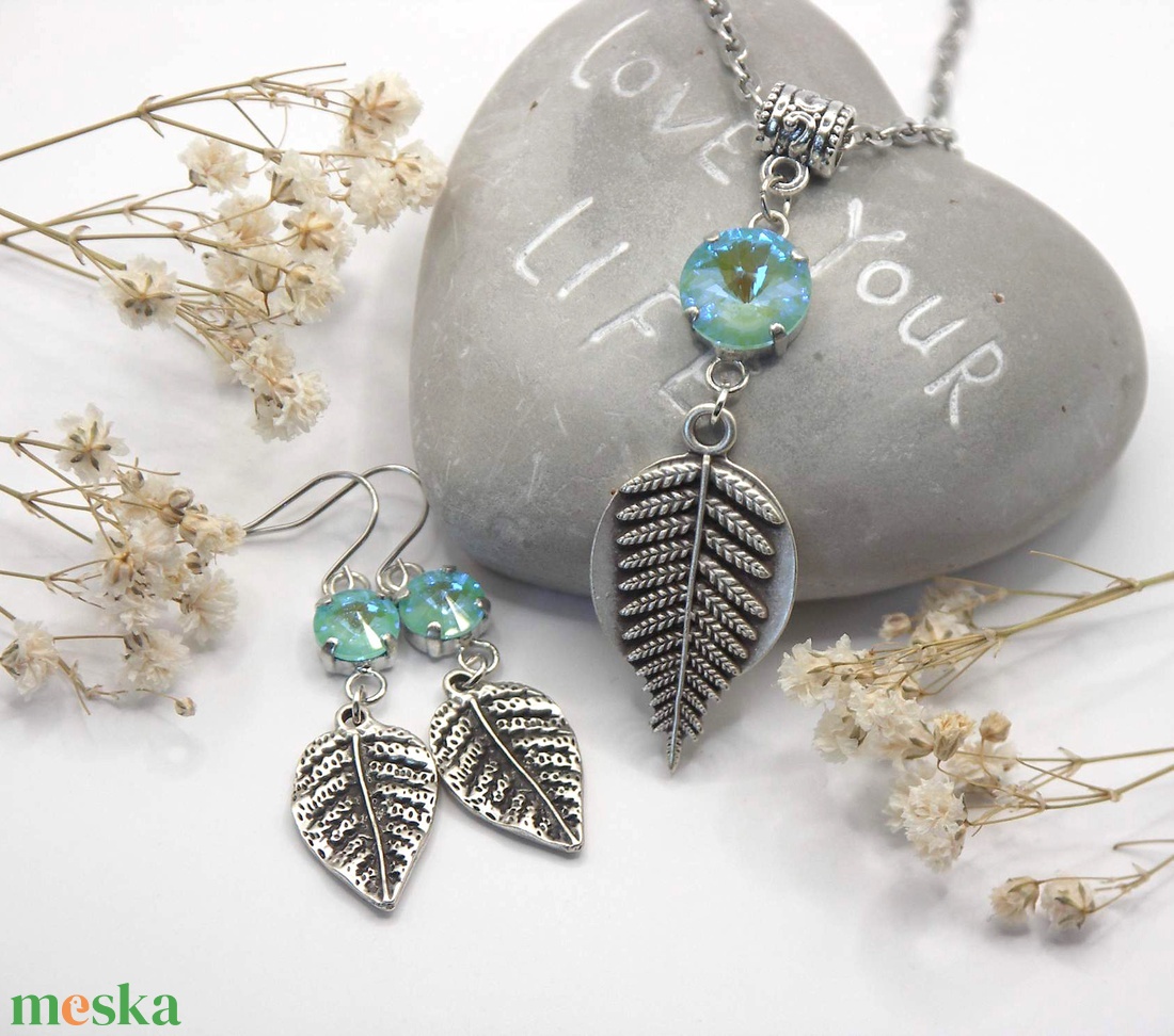 Ékszerszett mentolos-türkizes színű Swarovski kristályokkal, páfrányleveles függővel - ékszer - ékszerszett - Meska.hu
